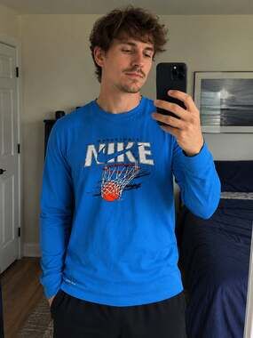 Nike Basketball Dri-FIT Long Sleeve Graphic T-Shirt